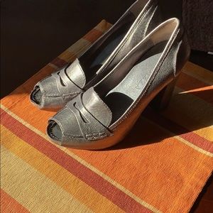 Apepazza Shoes Grey Metallic Shoes Size 9.5.